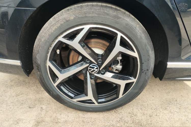 Used Volkswagen Magotan 2025 Zhongxiang Version 330TSI DSG Luxury Edition