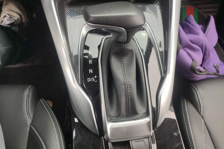 Used SAIC MAXUS G50 2020 1.5T Automatic Luxury Edition Gear Lever