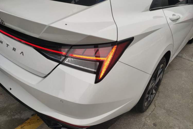 Used Hyundai Elantra 2021 1.5L CVT LUX Prestige Edition Exterior 3