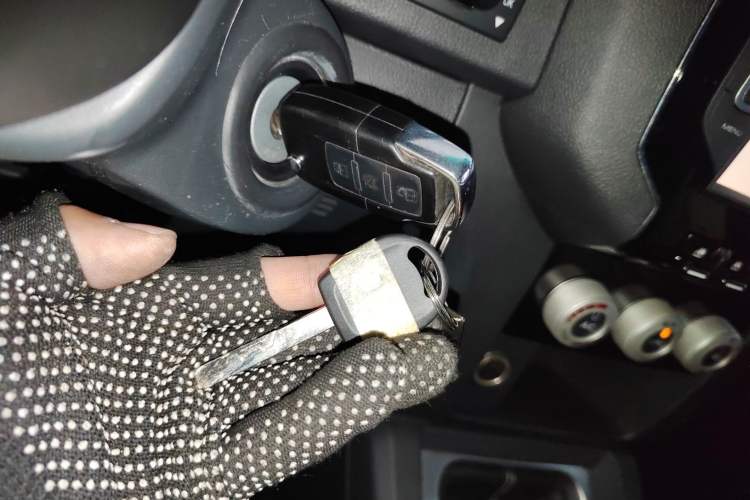 Used BAIC Off-Road BJ40 2016 40L 2.0T Manual Two-Wheel Drive Luxury Edition
