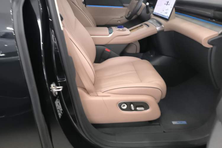 Used XPeng X9 2025 740 Ultra-Long Range Max
