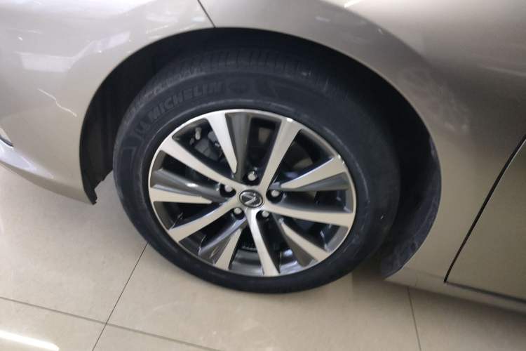Used Lexus ES 2020 200 Excellence Edition
