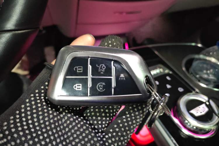 Used Cadillac LYRIQ 2022 Rear-Drive Long-Range Luxury Edition Vehicle Key