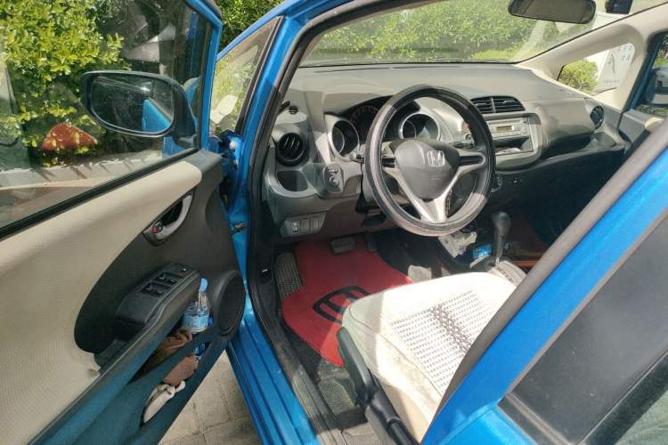 Used Honda Fit 2011 1.3L automatic comfort version