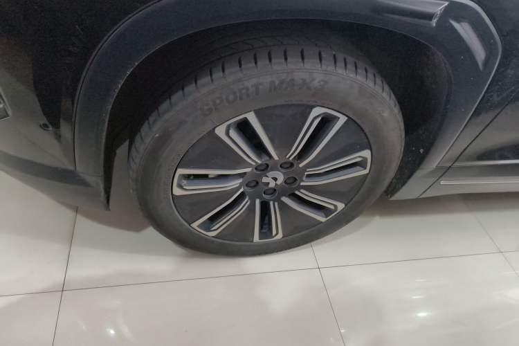 Used Nio ES7 2022 75 kWh Left Front Wheel Hub