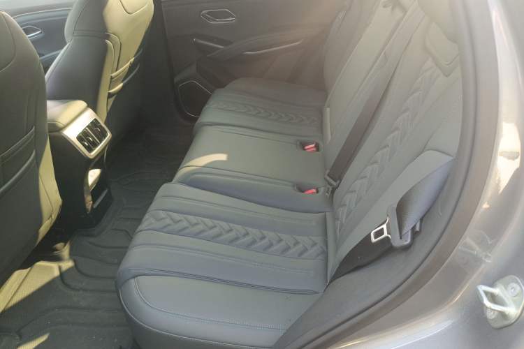 Used BYD Song L DM-i 2025 Intelligent Driving Version 160 km Beyond-Range Type Left Rear Seat