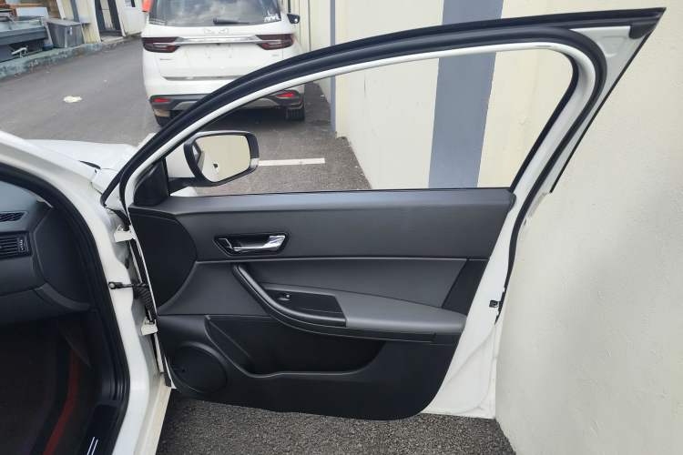 Used Qoros 3 2018 Sedan 1.6L Automatic Leading Model