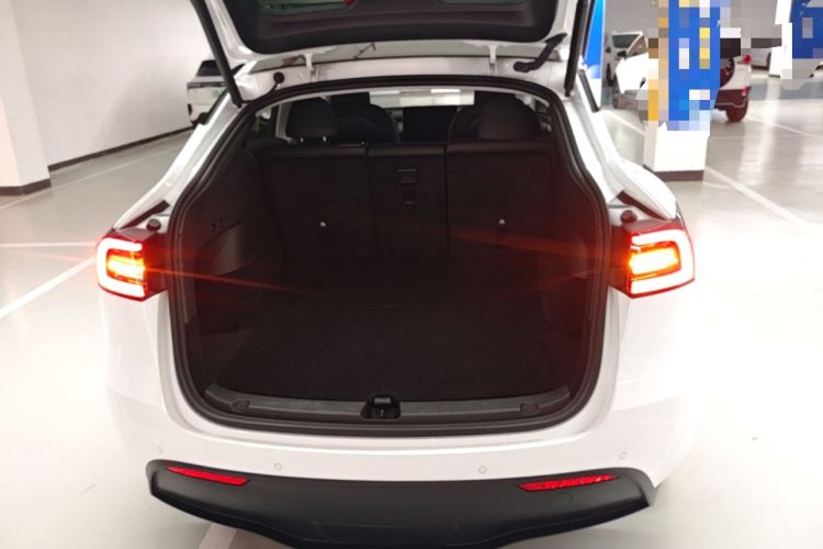 Used Tesla Model Y 2023 Long-Range All-Wheel-Drive Version
