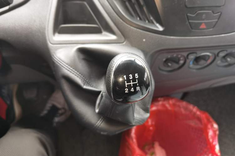 Used Ford Transit 2019 2.0T Diesel Multi-Purpose Commercial Vehicle Mid-Drive Mid-Roof 6-Seater China VI Standard
