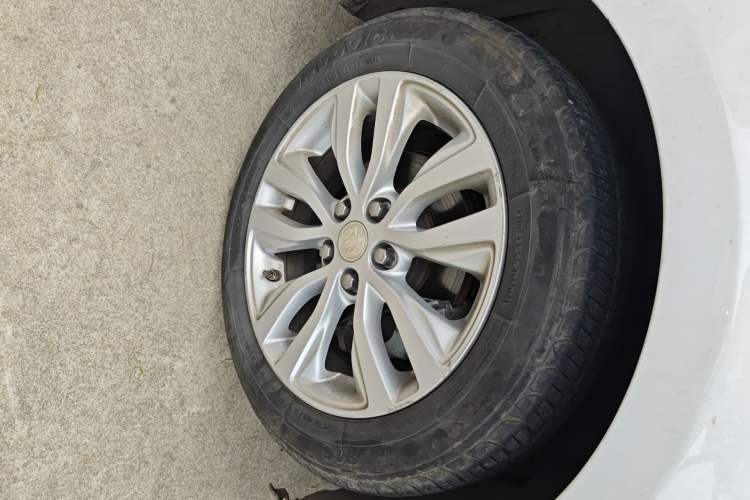 Used Buick GT 2021 Revised Version Flagship 1.5L Automatic Elite Edition Right Front Wheel Hub