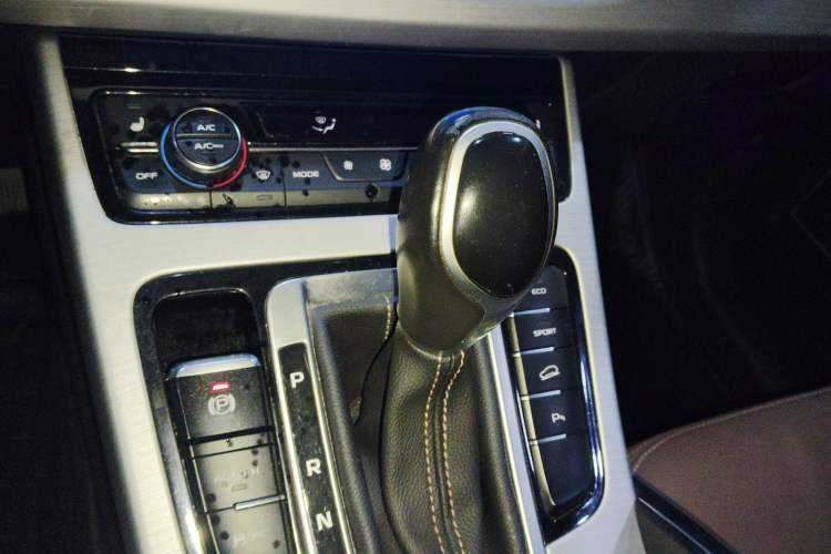 Used Geely Auto Emgrand X7 Sport 2016 1.8TD Automatic ZhiZun Version Gear Lever