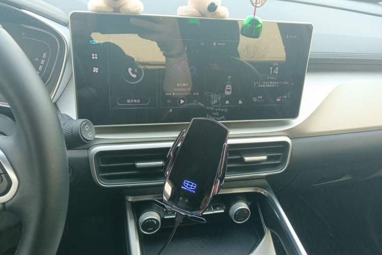 Used Geely Auto Coolray 2023 1.5T DCT Diamond Edition Audio And AC Panel