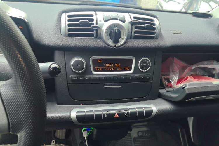 Used smart fortwo 2012 1.0 MHD Hardtop Standard Edition Audio And AC Panel