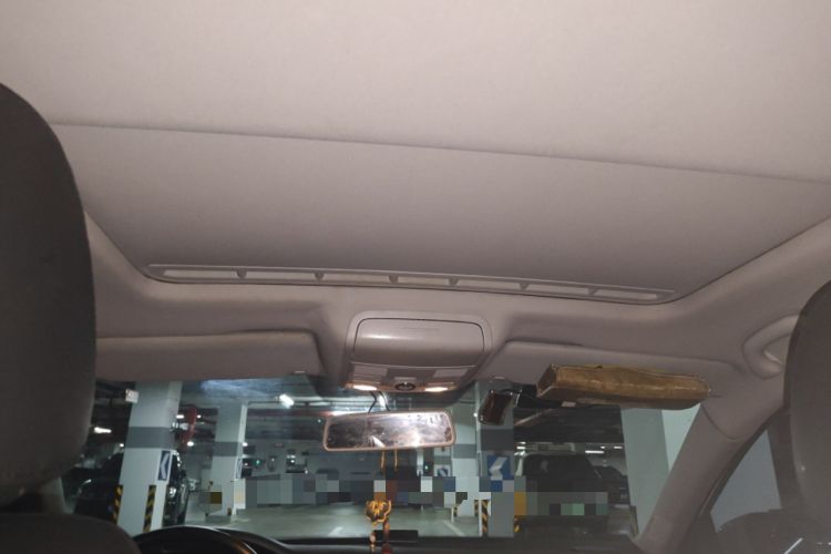 Used Volkswagen Sagitar 2015 230TSI Automatic Comfort Version Headliner