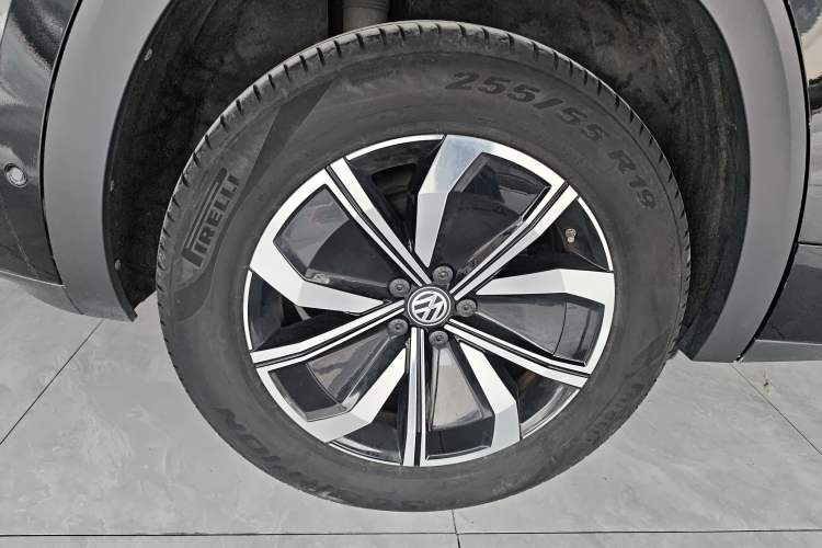 Used Volkswagen Teramont X 2020 Facelifted 330TSI Two-Wheel-Drive Luxury Edition Right Rear Wheel Hub