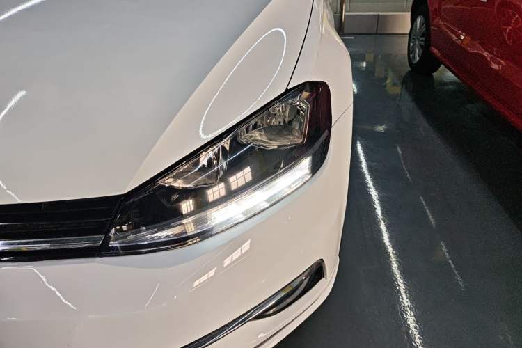 Used Volkswagen Golf 2018 230TSI Automatic Luxury Version
