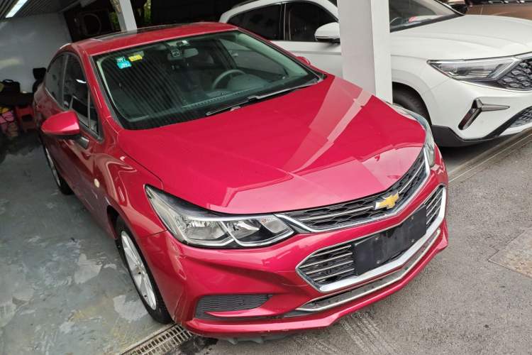 Used Chevrolet Cruze 2017 1.5L Automatic Pioneer Sunroof Edition Front Right 45 Deg