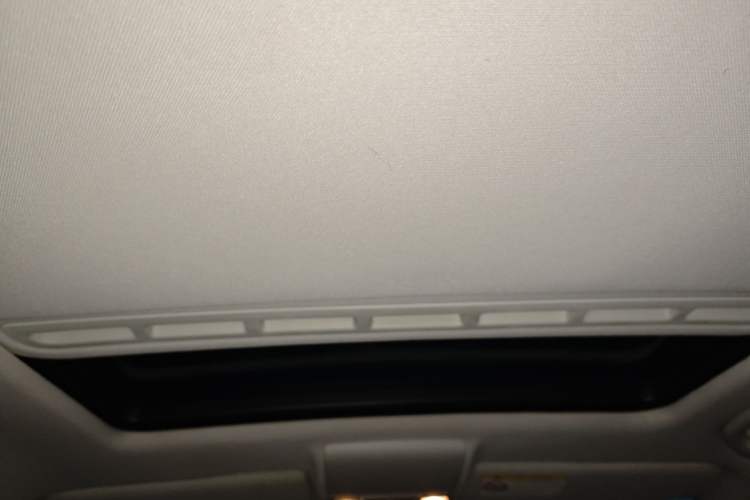 Used Volkswagen Lavida 2015 1.6L Automatic Luxury Edition Headliner