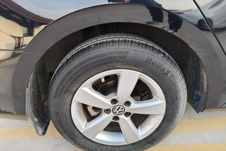 Used Volkswagen Lavida 2013 Revised Classic 1.6L Manual Fashion Edition Exterior 5