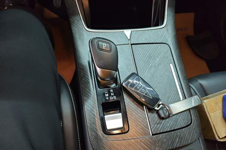 Used Venucia V 2021 260T Idol Edition
