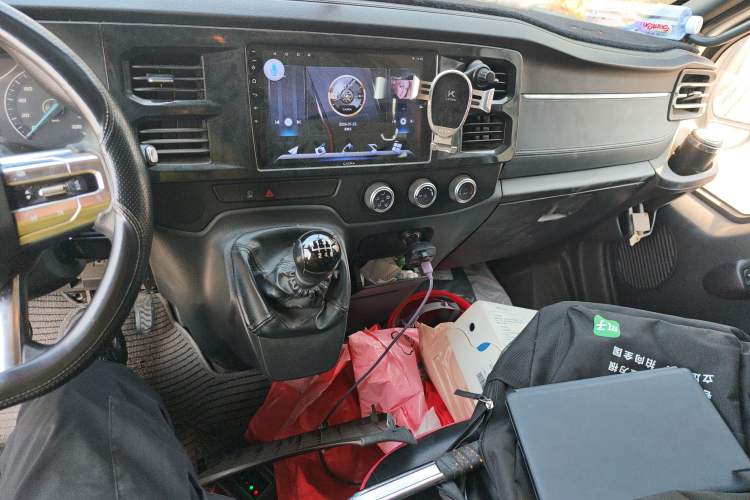 Used JMC Fushun 2022 2.0T Manual Multi-Function Passenger Vehicle Short Wheelbase Mid-Height Roof 6-Seater Audio And AC Panel