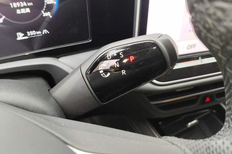 Used Volkswagen Magotan 2024 380TSI DSG Ultimate Edition Gear Lever