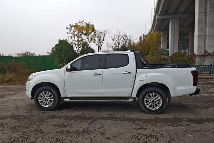 Used Isuzu D-MAX 2020 1.9T Two-Wheel Drive Automatic Comfort Edition China VI Standard RZ4E Hi-Power