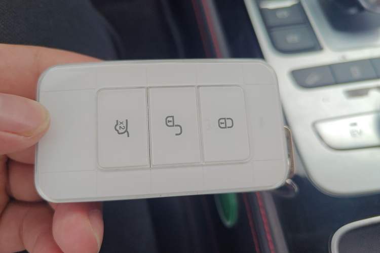 Used BYD Tang New Energy 2020 DM 2.0T Dual-Engine All-Wheel Drive Prestige 7-Seater China VI Standard Vehicle Key