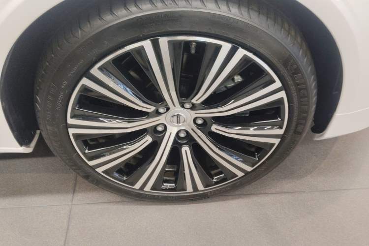 Used Volvo S90 2023 B5 Luxury Smart Edition Right Front Wheel Hub