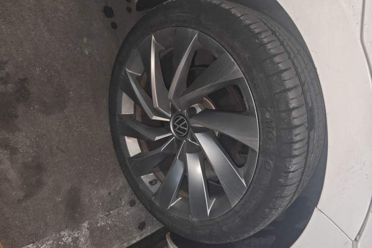 Used Volkswagen FAW-Volkswagen CC 2021 380TSI Striking Edition Right Front Wheel Hub