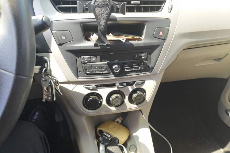 Used Citroen Elysee 2014 1.6L Manual Fashion Edition Audio And AC Panel