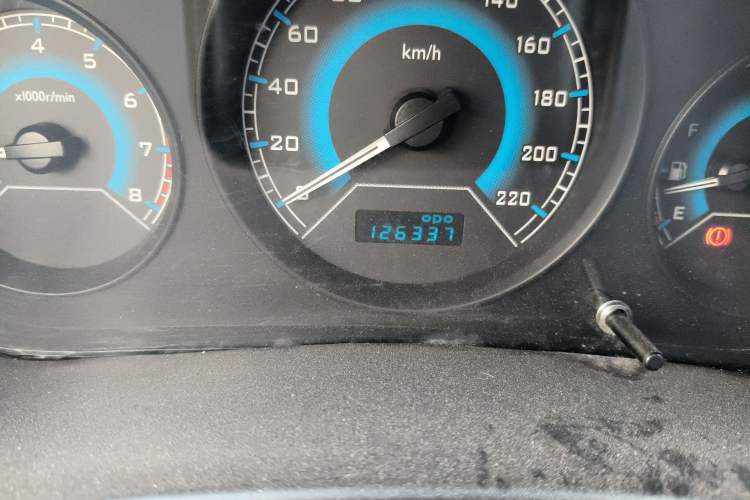 Used Soueast V3 Lingyue 2015 1.5L Manual Style Edition Odometer Close Up