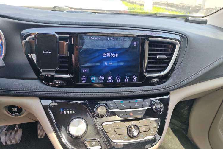 Used Chrysler Grand Voyager PHEV 2019 3.6L Plug-in Hybrid Audio And AC Panel