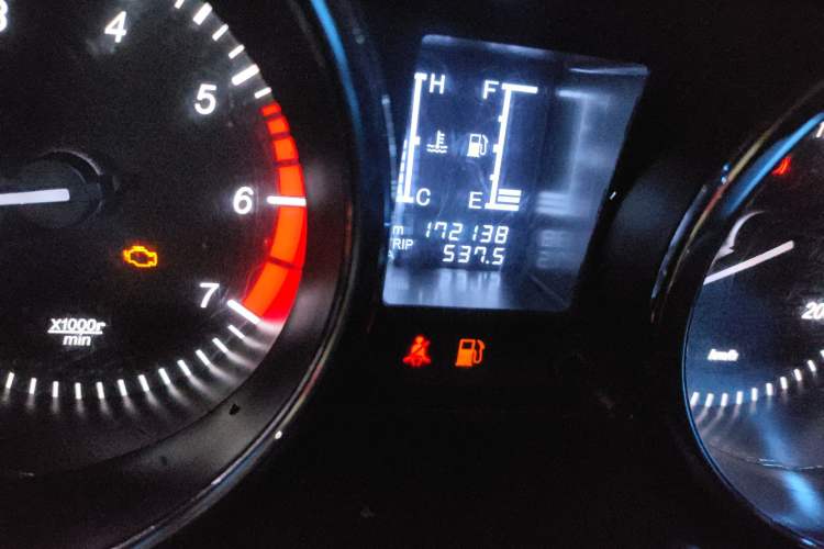 Used HYOSOW S3 2014 1.5L Comfort Version China IV Emission Standard Odometer Close Up