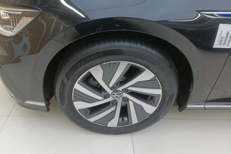 Used Volkswagen Magotan GTE Plug-in Hybrid 2022 GTE Luxury Model Left Front Wheel Hub