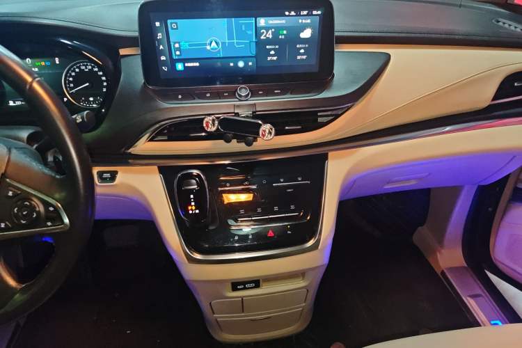 Used Buick GL8 2023 Facelifted Land Cruiser Executive Luxury Version