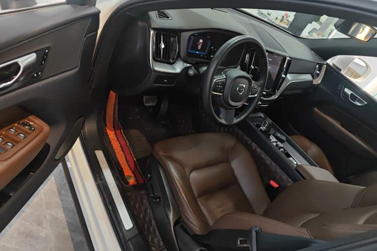 Used Volvo XC60 2024 B5 4x4 Smart Luxury Edition
