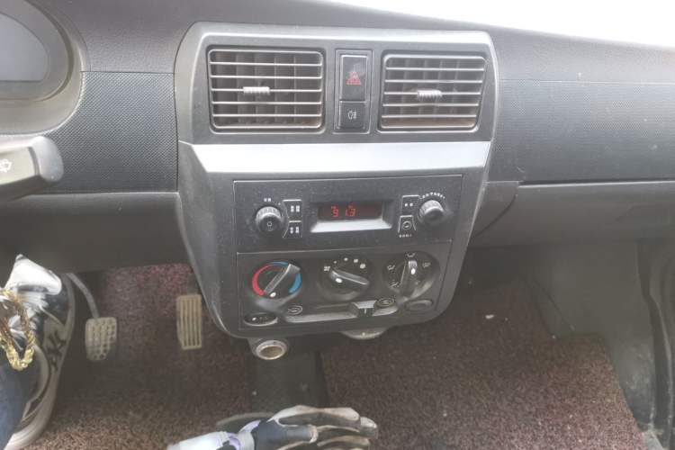 Used Wuling Zhiguang Small Truck 2016 1.2L Single-Row LSI Audio And AC Panel