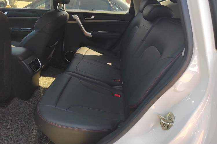 Used Haval M6 2019 1.5T DCT Two-Wheel Drive Elite Version China VI Standard Left Rear Seat