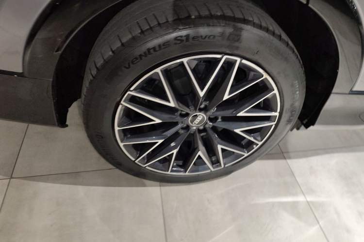 Used Audi Q5 e-tron 2023 40 e-tron Starry Edition Mecha Kit
