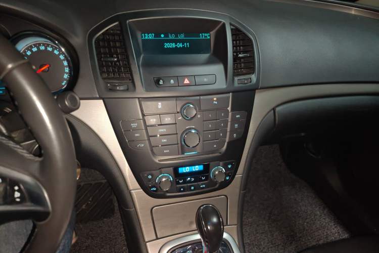 Used Buick Regal 2013 1.6T Automatic Elite Sport Edition Audio And AC Panel