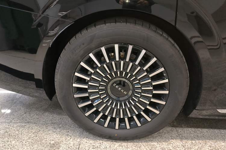 Used Zeekr 009 2024 7-Seater Walk-Through Version Four-Wheel Drive 108 kWh