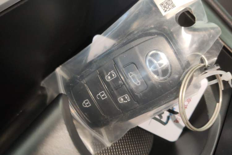 Used Toyota Granvia 2026 Model 2.5L Hybrid Prestige PLUS Four-Wheel Drive Edition