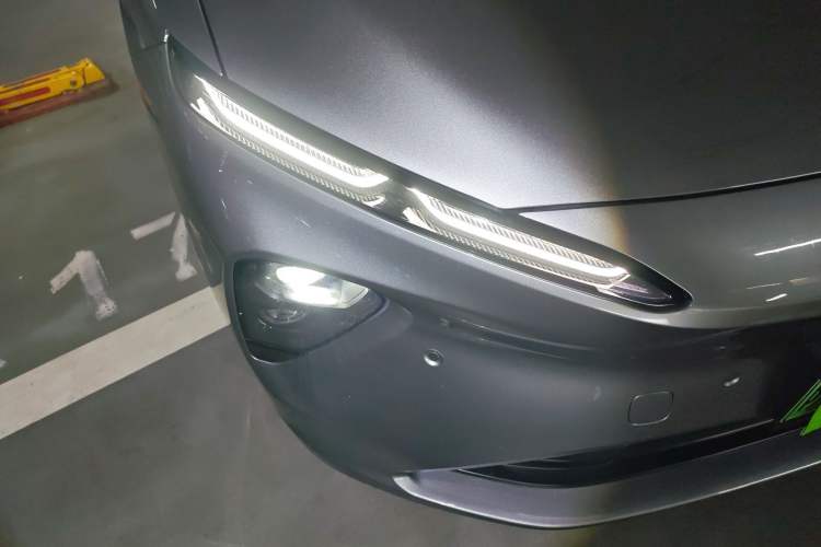 Used Nio ET7 2024 75 kWh Executive Edition Right Front Headlight