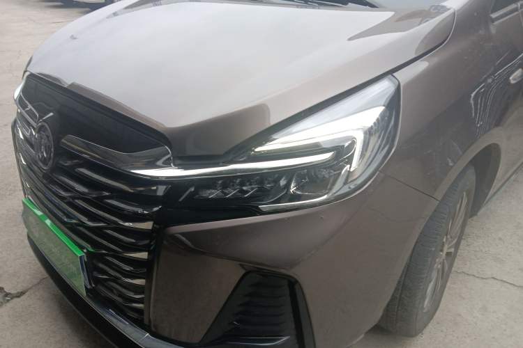 Used Buick GL8 2023 Facelifted Land Cruiser Executive Luxury Version
