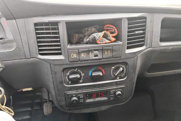 Used Wuling Zhiguang 2015 1.2L Practical LS-I Model Audio And AC Panel