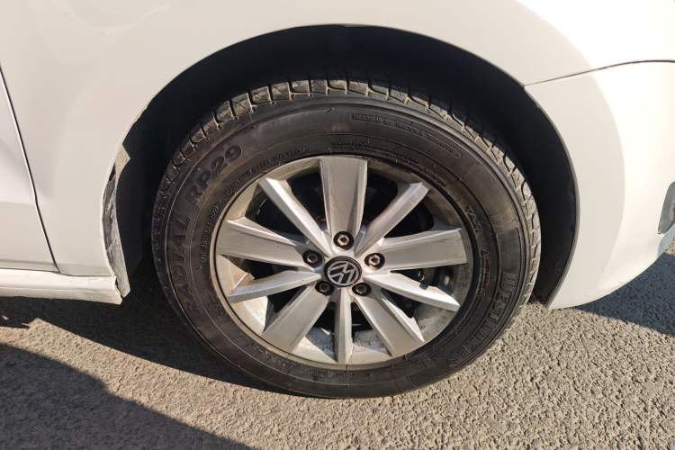 Used Volkswagen Polo 2016 1.4L Automatic Trendy Model Right Front Wheel Hub