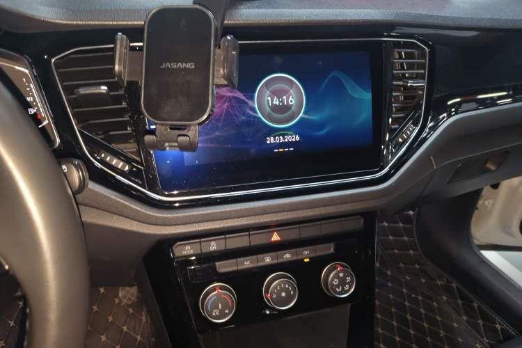 Used Volkswagen T-ROC 2021 Revised Version 280TSI DSG Two-Wheel Drive Elite Connect Edition Audio And AC Panel