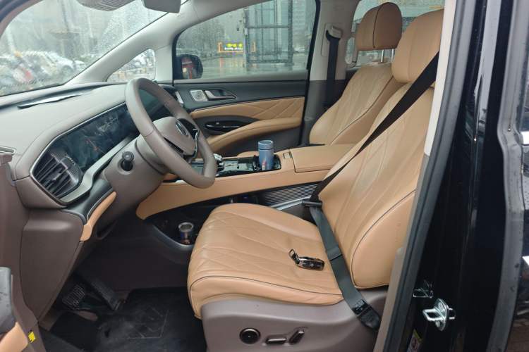 Used Denza D9 2022 DM-i 970 Four-Wheel Drive Prestige Model