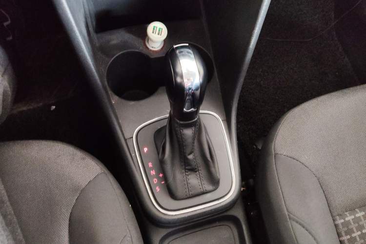 Used Volkswagen Polo 2014 1.4L Automatic Comfort Edition Gear Lever